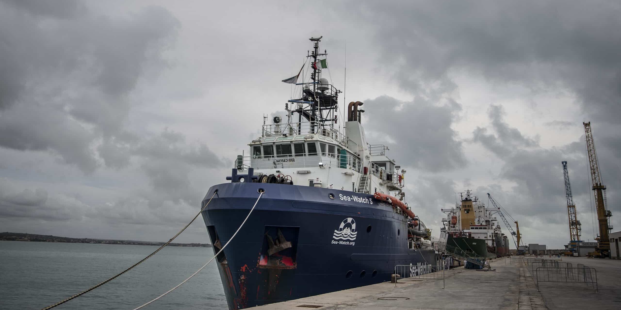 Rettungsschiff Sea-Watch 5 unter Beschuss